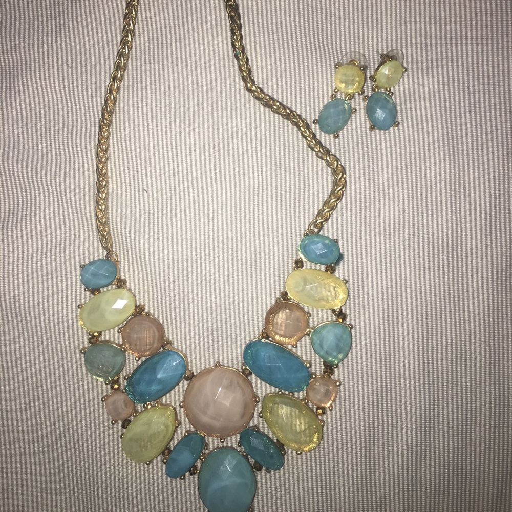 Necklace and earring set